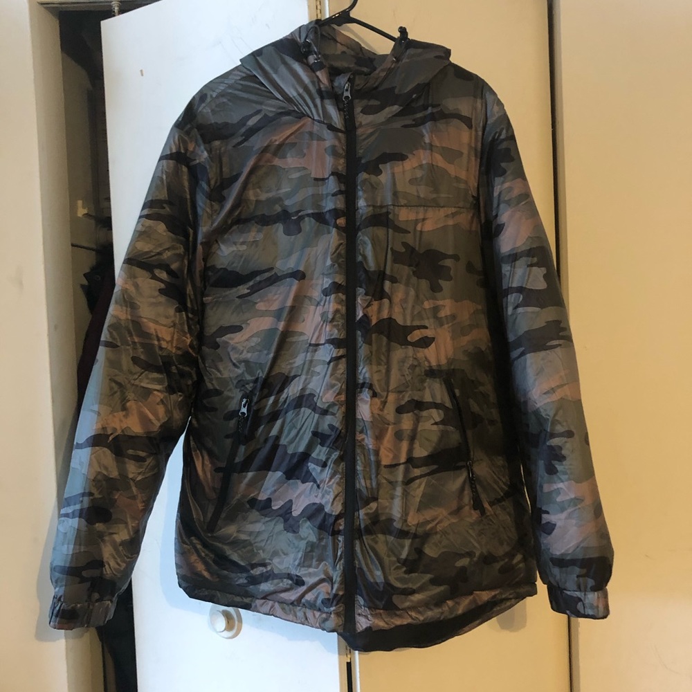 Men’s hooded puffer jacket 2X olive green.